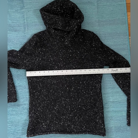 Express Sweater - Picture 5 of 6